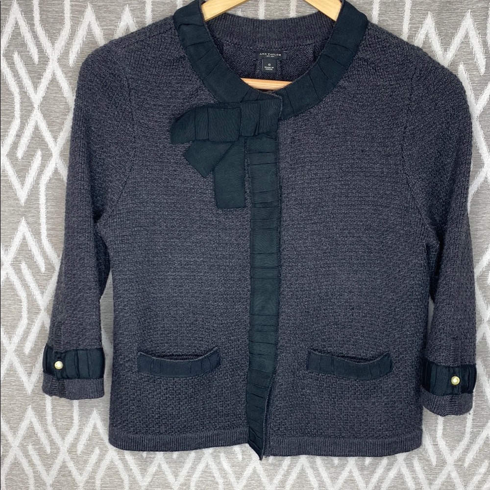 Ann Taylor Elegant Black Charcoal Cropped Blazer with Bow Detail Size: Small